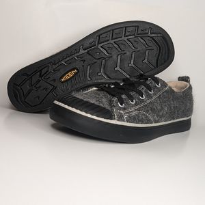 NWOT KEEN Elsa Gray Fleece Size US 10.5 Sneakers